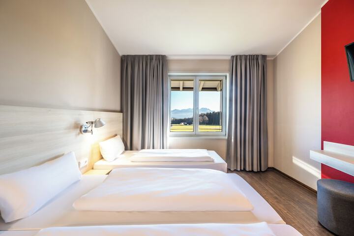 Room 10 of 93