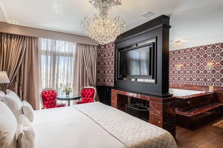 Room 43 of 122