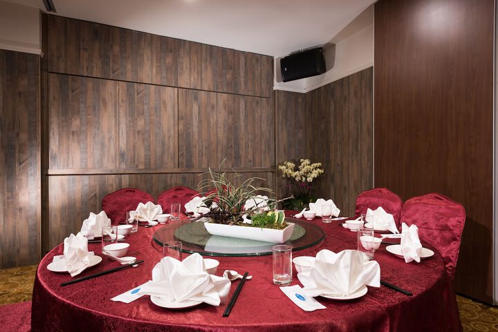 Ballroom/Hall 92 of 120
