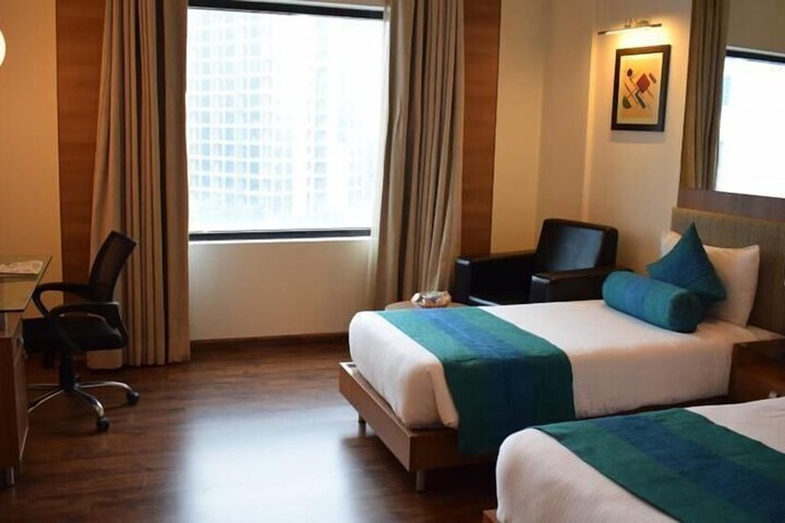 Room 6 of 16