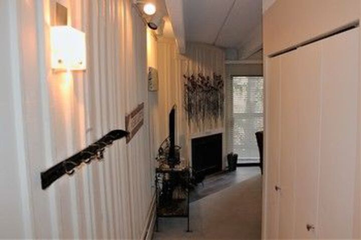 Room 53 of 195