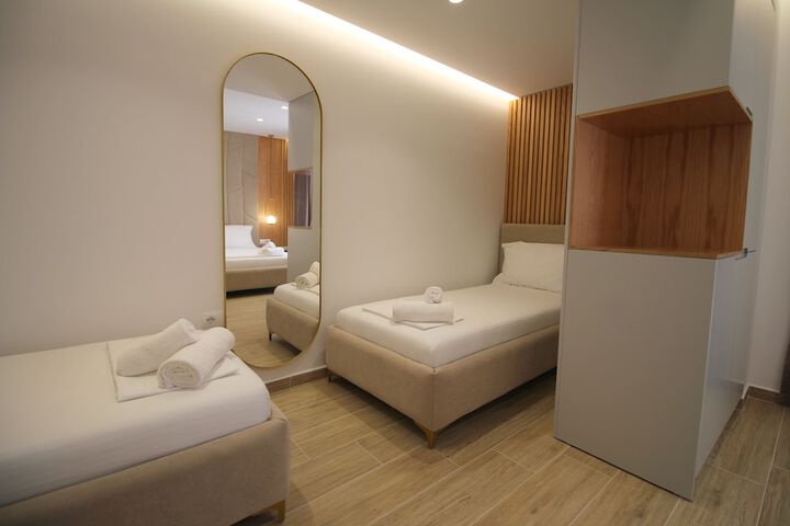 Room 16 of 44