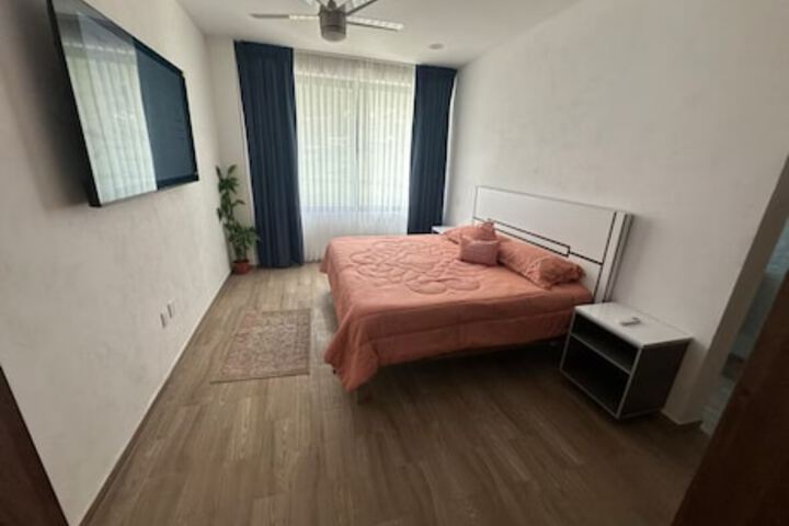 Room 5 of 60