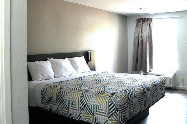 Room 8 of 24