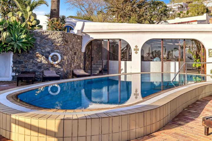 Pool 206 of 246