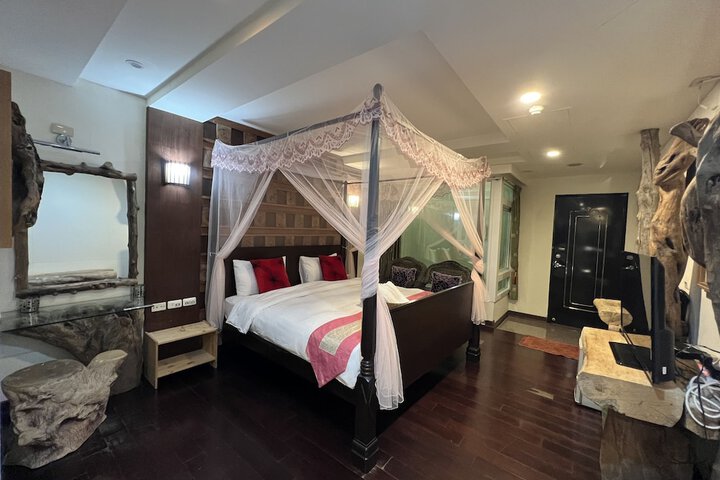 Room 28 of 84