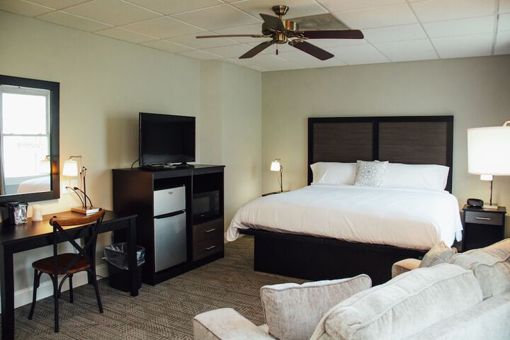 Room 33 of 141
