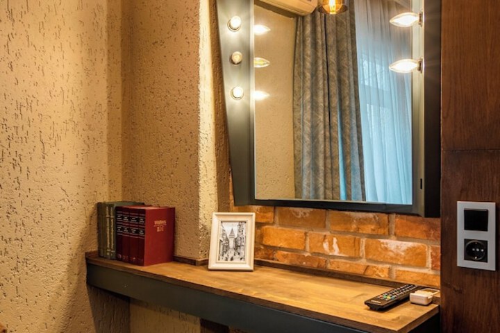 Room 100 of 186