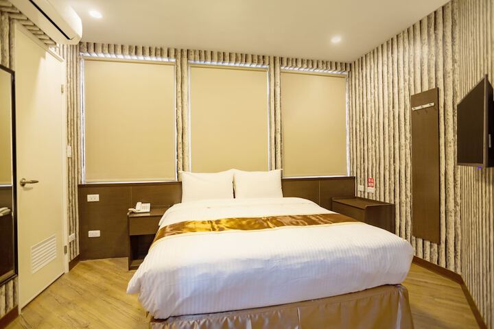 Room 17 of 65