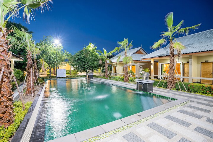 Pool 42 of 60