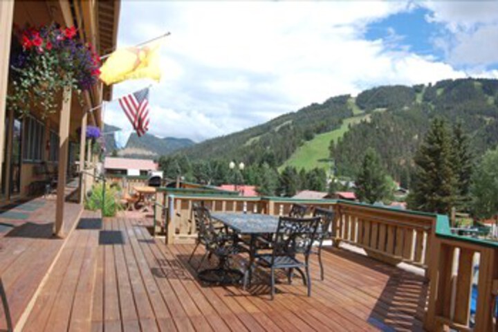 Exterior of Skiview_condo_01