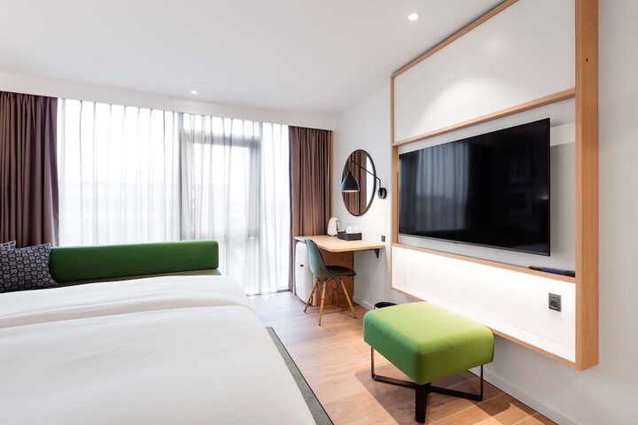 Room 16 of 42