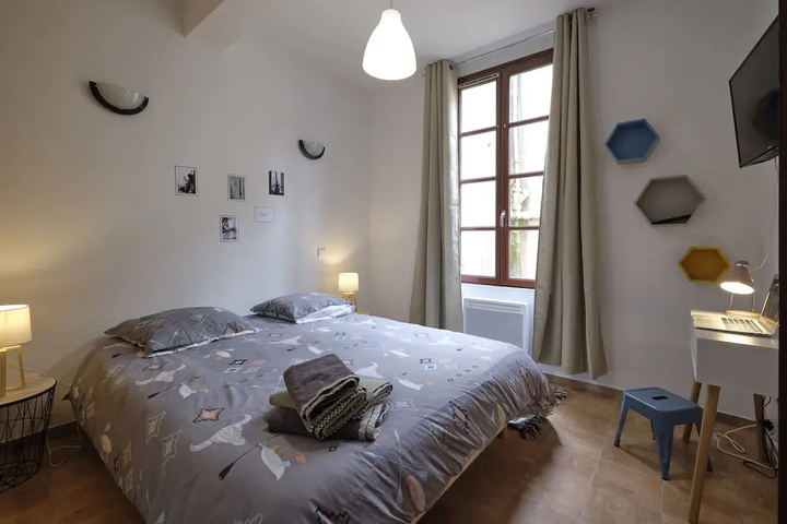 Room 5 of 12