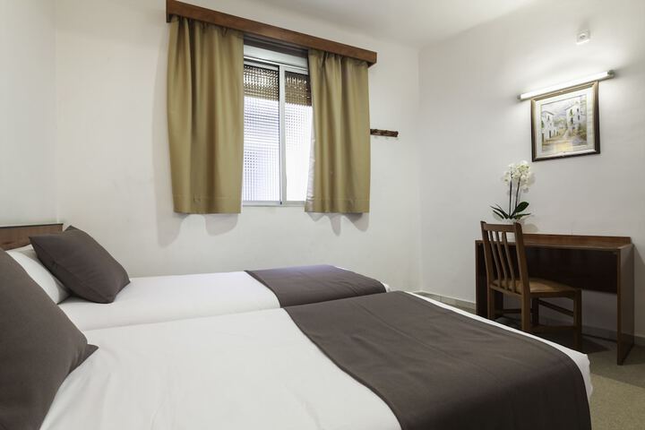 Room 3 of 44