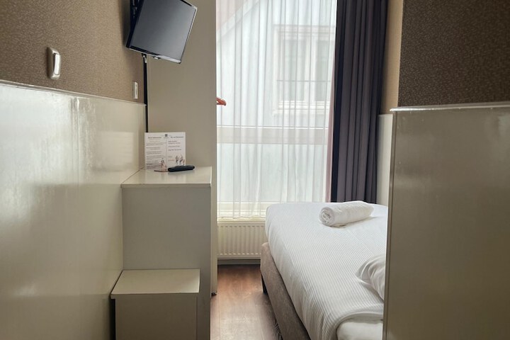 Room 38 of 125