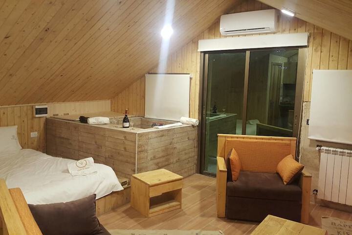 Room 7 of 120