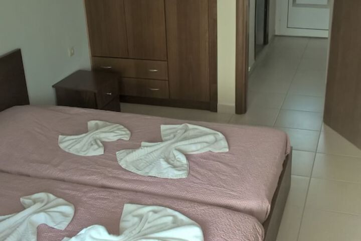 Room 4 of 28