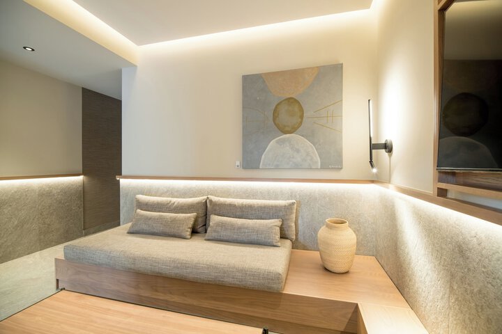 Room 18 of 332