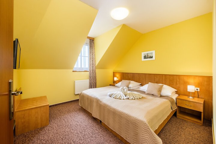 Room 3 of 46