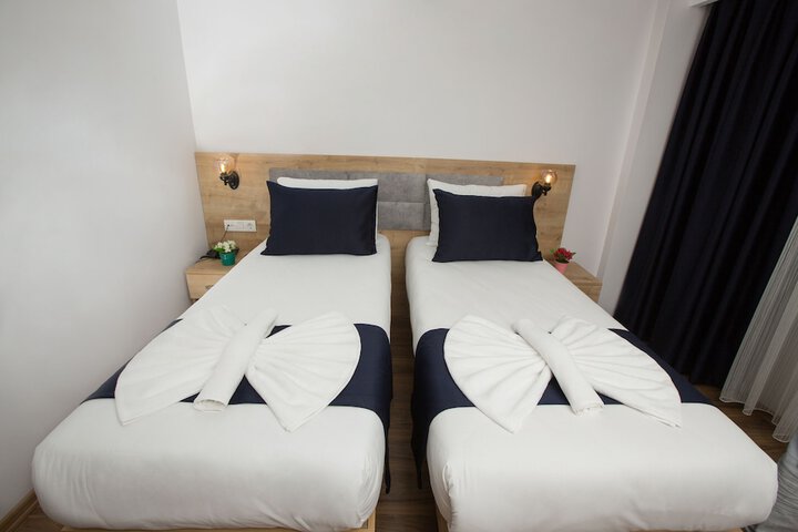 Room 6 of 85
