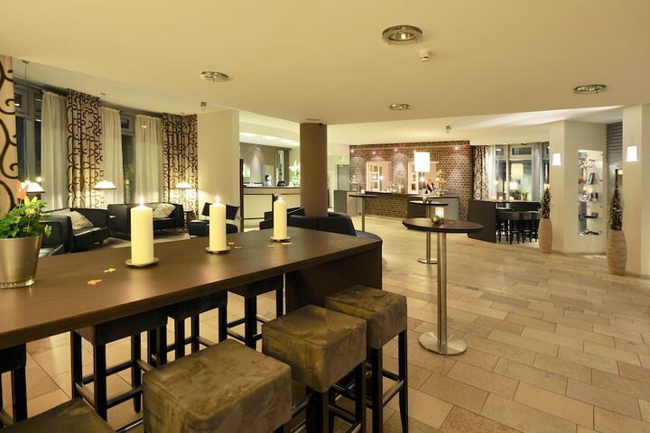 Entrance & Lobby