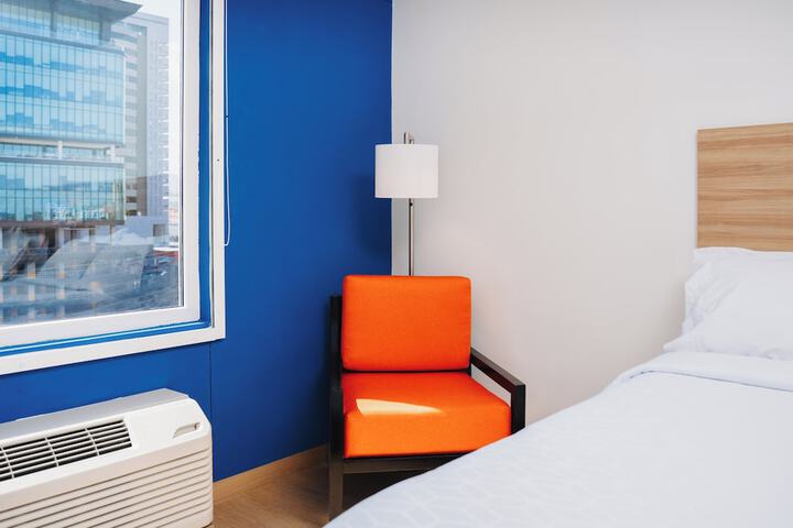 Room 10 of 95