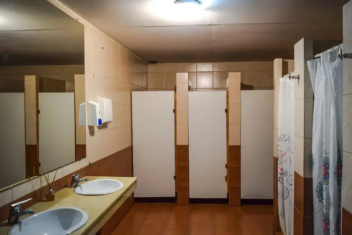 Room 7 of 28