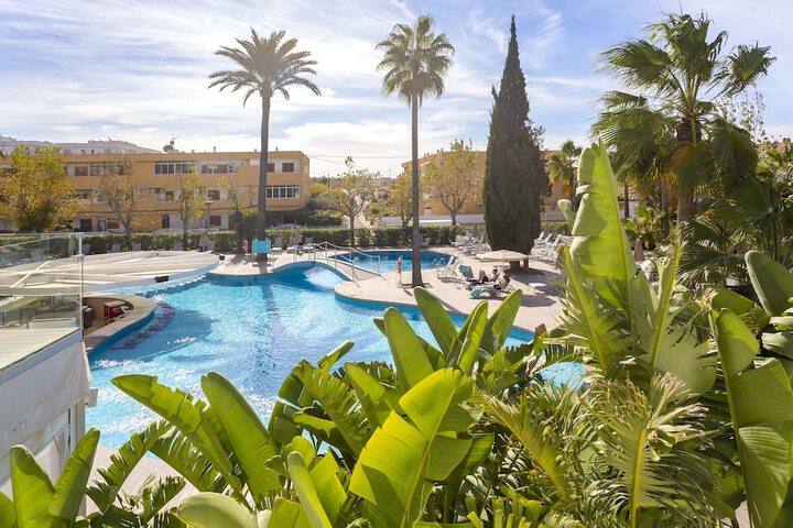 Hotel with Pool