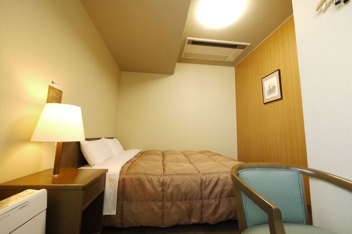 Room 3 of 32