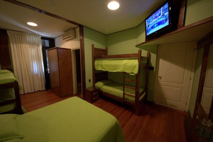 Room 7 of 110