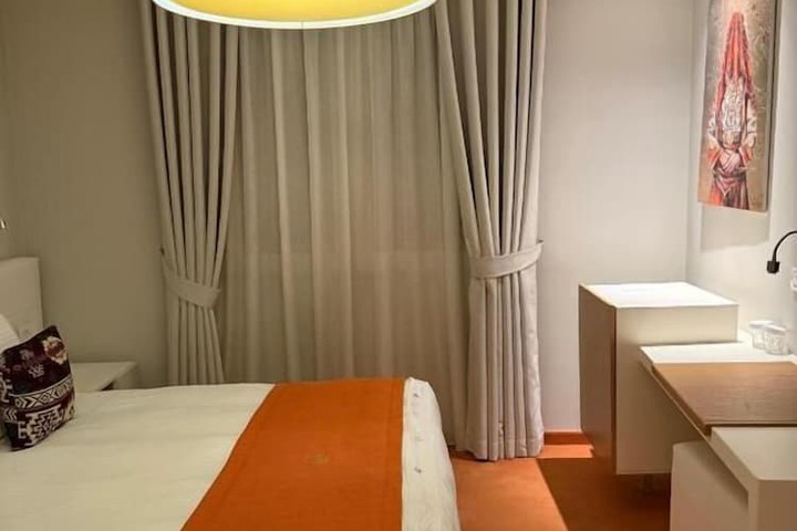 Room 4 of 25