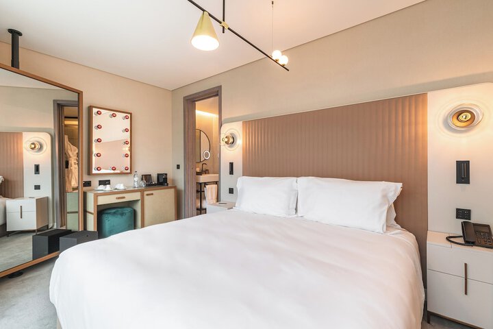 Room 16 of 113
