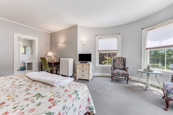 Room 6 of 34
