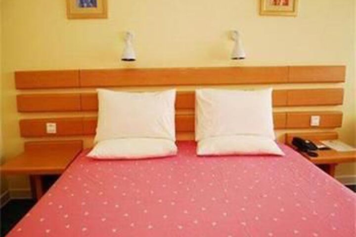 Room 3 of 11