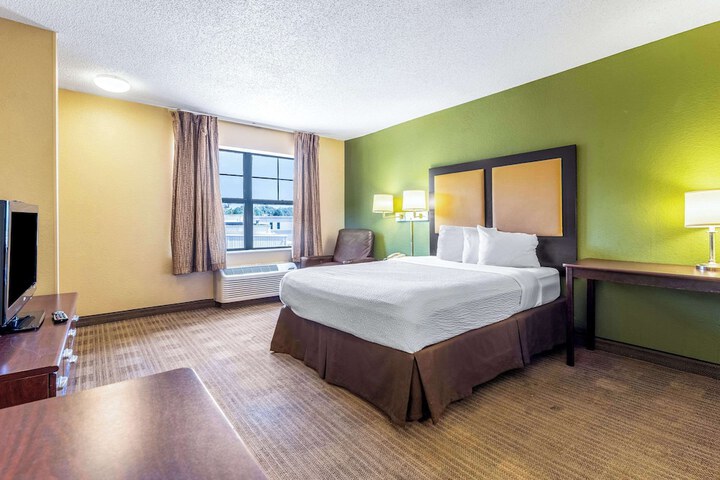 1 Queen Bed Efficiency (2 of 9)