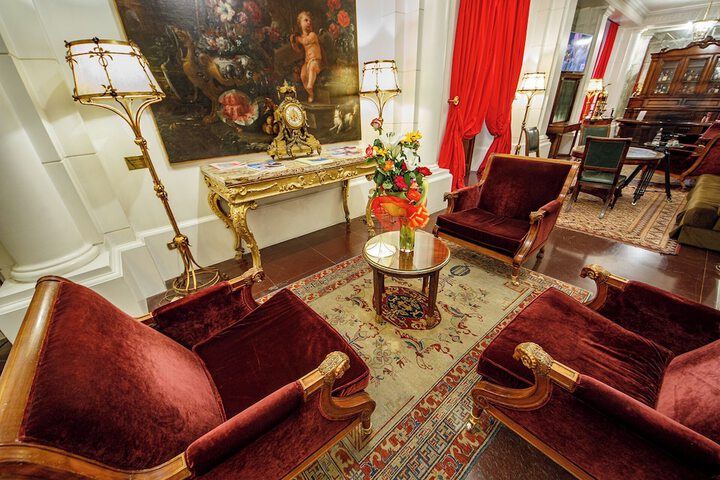 Entrance & Lobby