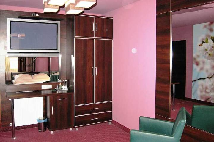Room 11 of 19