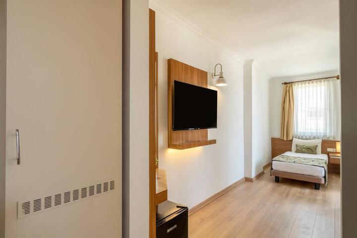 Photo 4