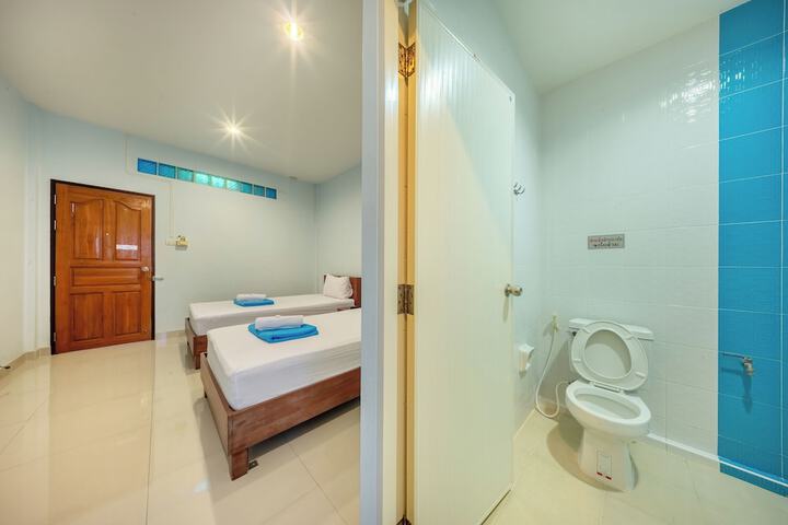 Room 10 of 17