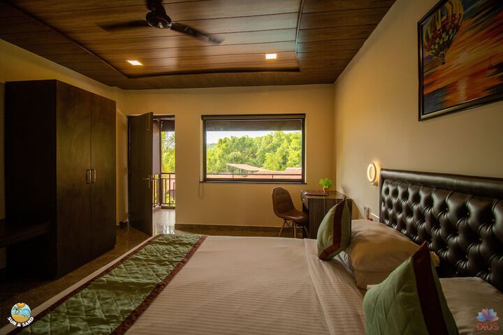Room 16 of 53