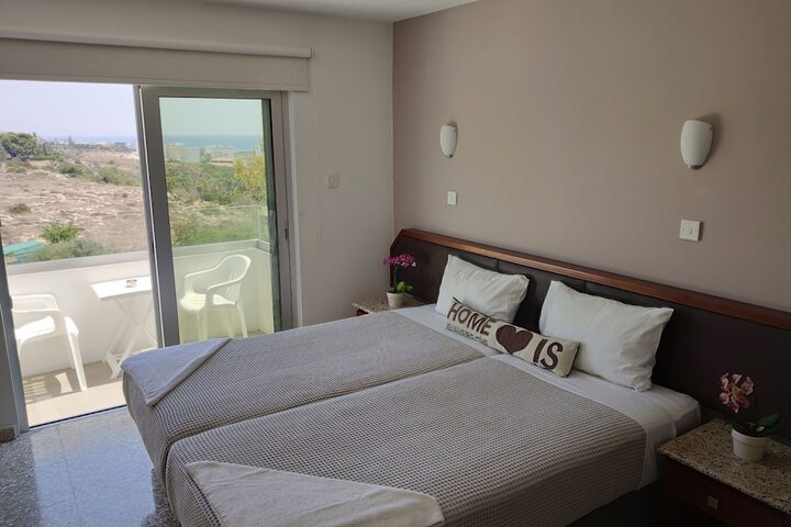Room 10 of 84