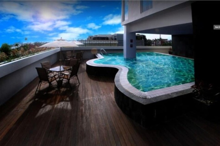 Pools & Facilities