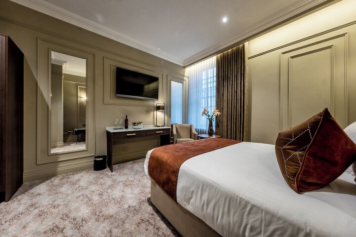 Room 5 of 7