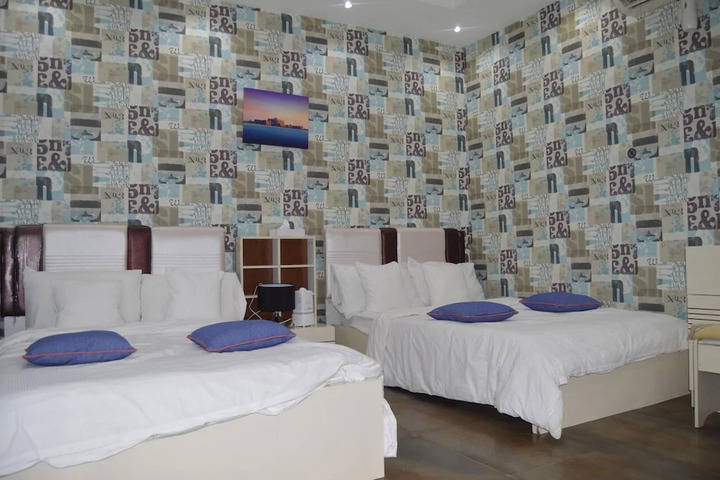 Room 2 of 3