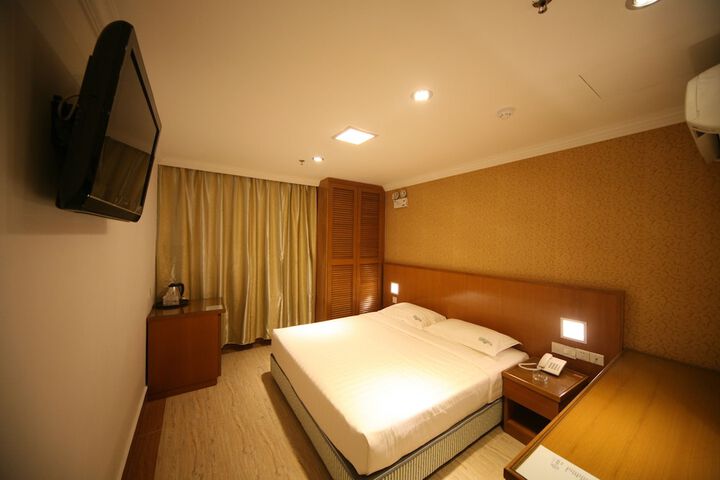 Room 14 of 35