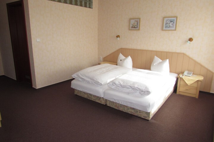 Room 25 of 65