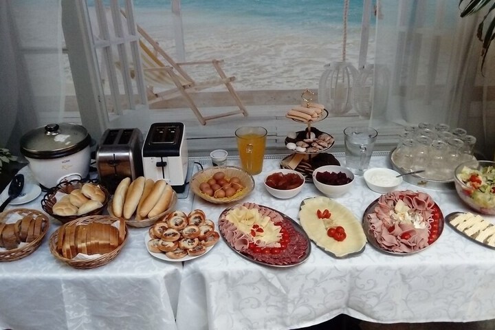 Breakfast/Coffee Service 32 of 35