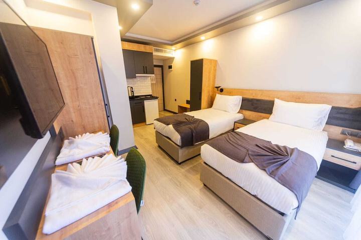 Room 5 of 6