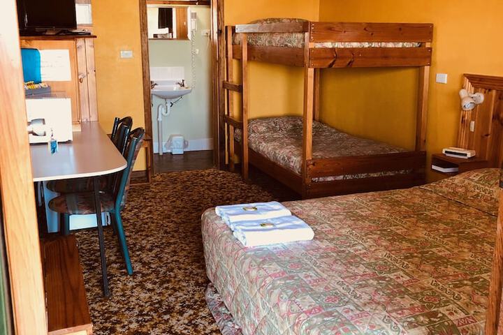 Room 4 of 10