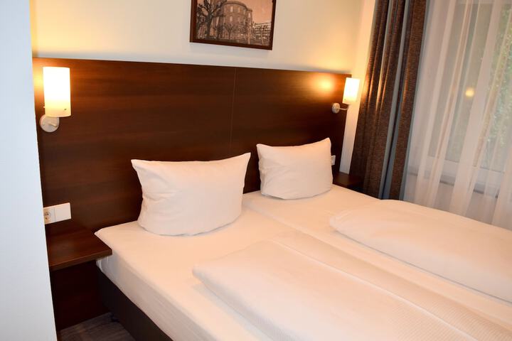 Room 8 of 29